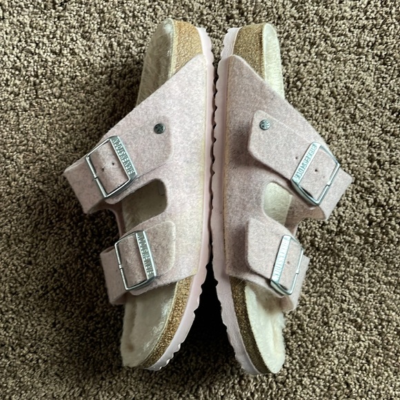 Women's Birkenstock Arizona Rivet PINK Wool Shearling Sandals Sz EUR 39/US 8 - Picture 7 of 11